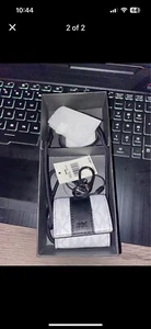 NUEVO MICHAEL KORS Caja de Regalo AIRPOD MK Logo Estuche Negro y Plateado con Cordón - Imagen 1 de 2