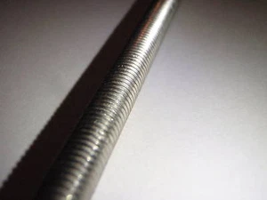 STAINLESS STEEL M2.5 2.5MM THREADED BAR STUDDING ROD ALL THREAD 200mm NEW - Picture 1 of 1