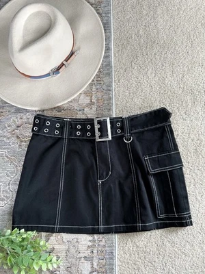 Falda cargo de mezclilla negra Forever 21 con cinturón remachado talla M nueva con etiquetas Foto 1 de 4