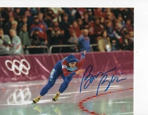USA OLYMPIC SPEEDSKATER BONNIE BLAIR SIGNED FLYING AROUND CORNER 8X10 - Picture 1 of 1