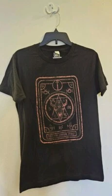 American Horror Story AHS Tarot Redux Camiseta Hot Topic Pequeña 20th Century Fox Foto 1 de 4