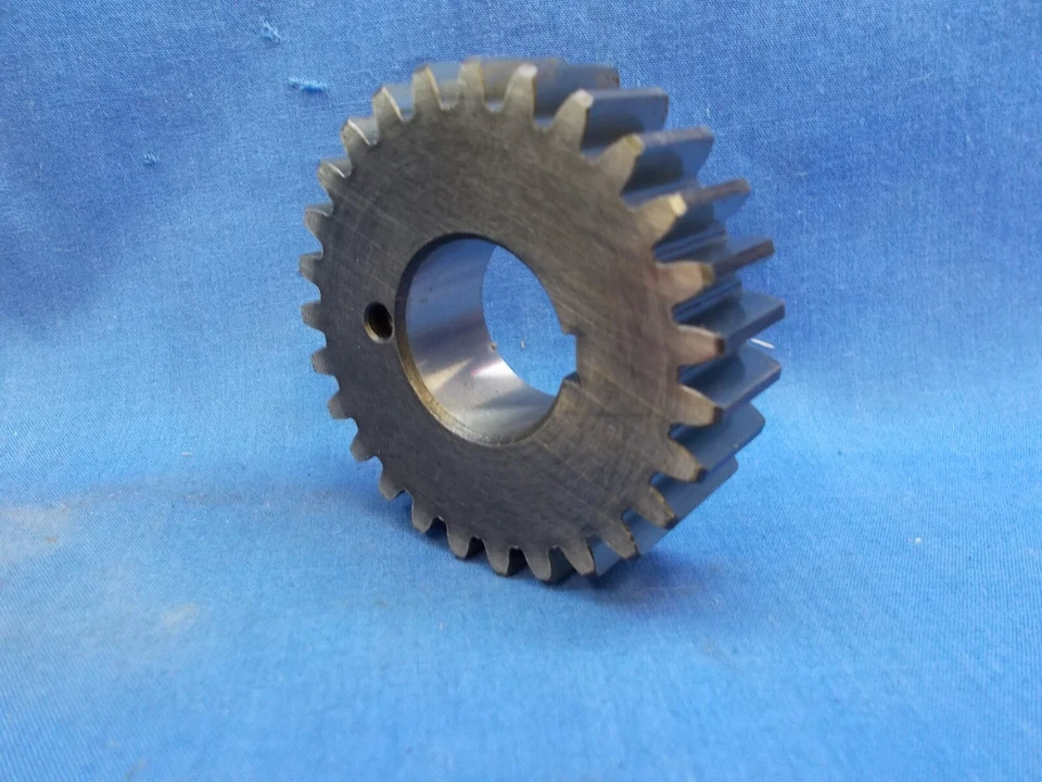 Kawasaki 13121-021. Engranaje de piñón primario OEM. Se adapta a Kawasaki S1 S2 KH250. Foto 1 de 4