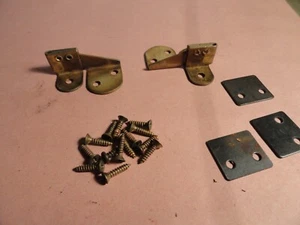 MÁQUINA DE COSER VINTAGE BROTHERS MODELO 651 PUERTA SUPERIOR SOSTIENE BISAGRAS Y TORNILLOS DE MÁQUINA - Imagen 1 de 5