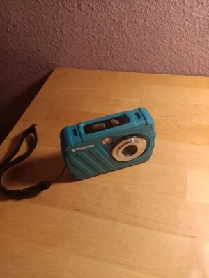 Polaroid iS048  16MP 3M Waterproof Digital Camera With Plastic Case - Works! - Image 1 of 4