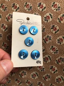 Set of 5 New Pearly Blue Round Buttons 9/16" wide Sew Through by Fashionette - Picture 1 of 1