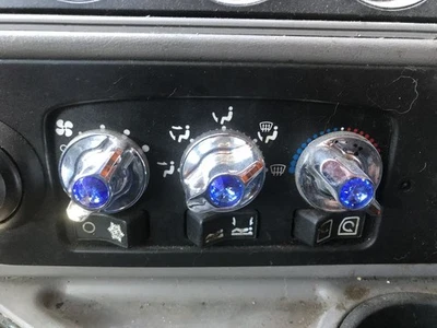 2010-2016 Kenworth T700 Heater A/C Temperature Controls - Used - Image 1 of 3