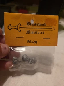 Broadsword Miniatures 90MM Skulls 90A-01 - Picture 1 of 6