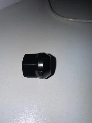 1 - TUERCA TESLA MODELO S X 3 Y 1027002-00-B Negra Foto 1 de 4