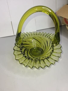 Fenton Avocado Green Swirled & Ruffled Glaskorb - Bild 1 von 9