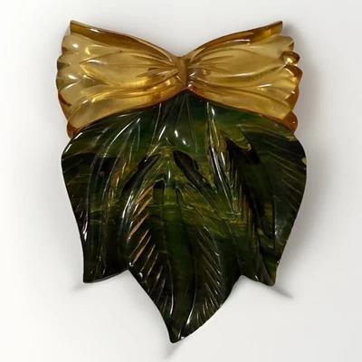 Vintage Art Deco geschnitzter Bakelit Kleiderclip - Apfel-Saft Schleife & Spinatgrün - Bild 1 von 4