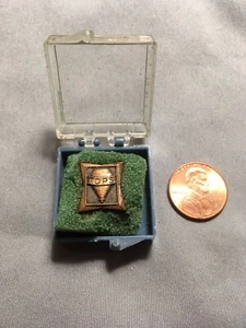 Vintage “TOPS” Pinback  with Original Box - Picture 1 of 2