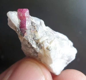 52 Carats Very Nice Quality Ruby Specimen piece from Afghanistan - Picture 1 of 7