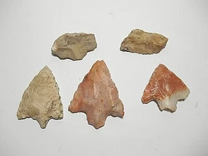 LOT OF 3 ARROWHEADS PLUS 2 CUTTING IMPLEMENTS - FOUND IN FLORIDA - Picture 1 of 6