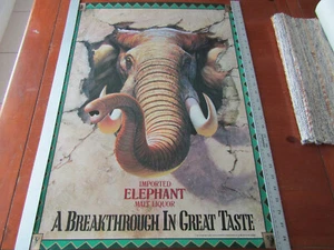 RARO PÓSTER DE LICOR DE MALTA ELEFANTE CARLSBERG 1987 DIVERTIDO HOMBRE CUEVA SIGNO COLECCIONABLE - Imagen 1 de 4