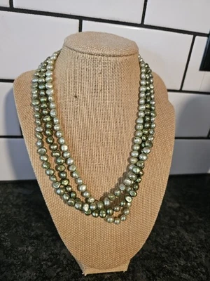 Collar de plata de ley de tres hilos de perlas verdes de colección tri colores clásico en capas Foto 1 de 4