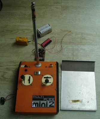 Alte Multiplex mini2 Fernsteuerung inkl. Empfänger & Servo - !! funktioniert !! - Bild 1 von 4