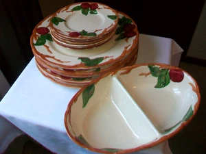 13 FRANCISCAN APPLE, 6 DINNER 10 1/2", 6 BREAD 6 1/4", 1 DIVIDED VEGETABLE USA - Picture 1 of 22