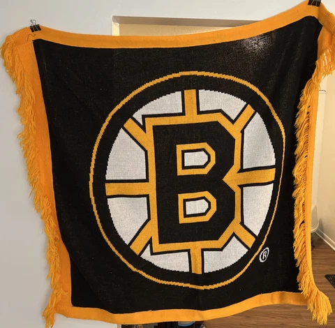 Boston Bruins 50” X 42” throw blanket afgan. preowned heavy Cover
