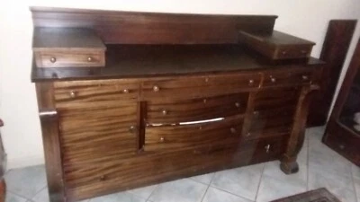 Buffet grande antiguo de caoba maciza Foto 1 de 4