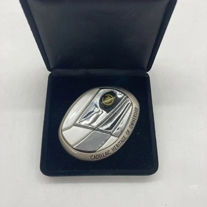 Pisapapeles o colgante de pared vintage Cadillac Heritage of Ownership - Imagen 1 de 3