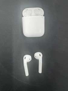 Apple AirPods 1st Generation (PARTS/REPAIR) - Picture 1 of 7