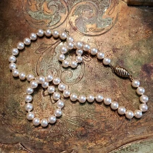 Vintage 18" geknotete Perlenkette mit Gold Sicherheitseinsatz Verschluss Qualität Faux - Bild 1 von 24