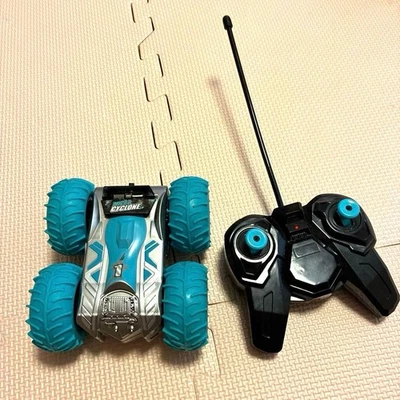 Micro Cyclone RC car, Toys R Us - Image 1 of 3