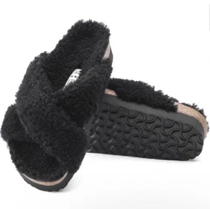 Sandali Papillio By Birkenstock neri con plateau in shearling, taglia 37 EU/6-6,5 US - Foto 1 di 19