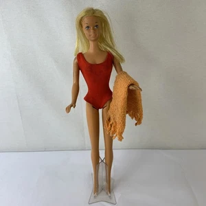 Vintage JUEGO SOL MALIBU Muñeca Barbie ROJO Traje de Baño Japón Con Toalla - Imagen 1 de 13
