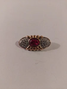 VINTAGE GOLDTONE METAL & DIAMANTE BROOCH - Picture 1 of 11