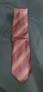 KENNETH COLE NY Necktie Pink Geometric 100% Silk 56" - Picture 1 of 4