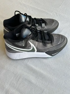 Nike Kyrie 8 Fitness Workout Basketball - Picture 1 of 7