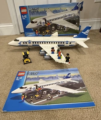 LEGO 7893 City: Avión de pasajeros con caja e instrucciones y figuras de todas las personas Foto 1 de 4