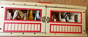 Melissa & Doug Take-Along Show Scuderia per cavalli in legno con 7 cavalli - Foto 1 di 4