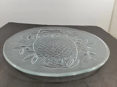 Plato redondo de vidrio transparente con textura de búho en relieve 13" Foto 1 de 4