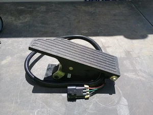 New Old Stock Mack 25174960 Accelerator Pedal Assembly - Picture 1 of 3