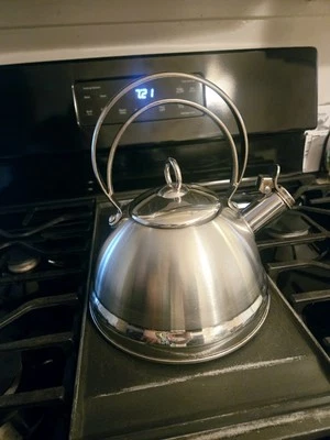 Tetera vintage BETTY CROCKER 18/10 acero inoxidable silbante 2 cuartos Foto 1 de 4