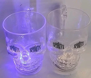 Spirits of Bourbon LED Flimmer blau beleuchtet Totenkopf Becher Batterie Halloween - Bild 1 von 8