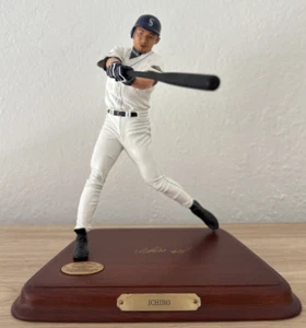 ICHIRO Danbury Mint 2002 Baseball Figure / Statue - Original Box & COA - NICE! - Picture 1 of 4