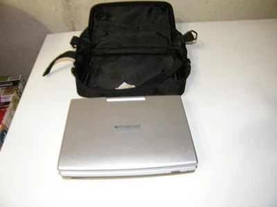 Reproductor de DVD portátil Polaroid PDV-0801A (8") con estuche para piezas Foto 1 de 3