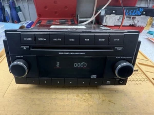 Radio/receptor Jeep Wrangler con identificación de pantalla P68252824ac chip de audio mejorado - Imagen 1 de 9