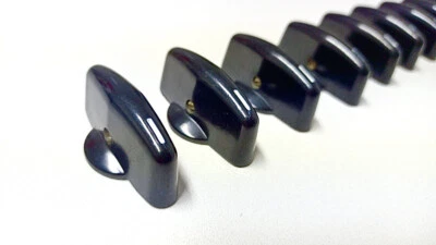 10 Vintage Audio Knobs. BAKELITE, complete with screws. - Image 1 of 4