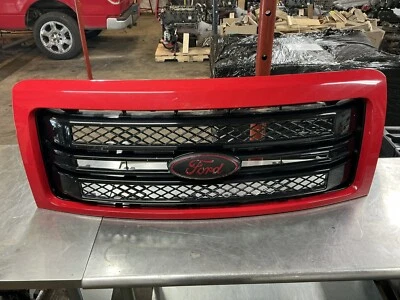 Ford F150 Limited 2014 OEM Race rojo con parrilla negra y emblema #113 Foto 1 de 4