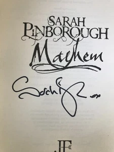 SARAH PINBOROUGH - Mayhem SIGNED 1/1 Hb - 2013 - HISTORICAL CRIME / HORROR - Foto 1 di 2