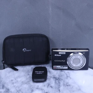 Cámara digital Nikon Coolpix s560 10 MP con estuche Lowepro lector de tarjetas y cargador - Imagen 1 de 15