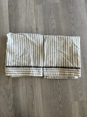 Juego de 2 fundas de almohada a rayas grises con borde de cinta de umbral King EC Foto 1 de 4