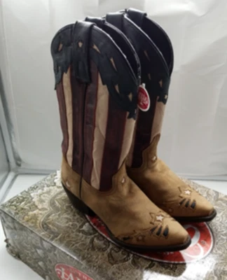BOTA MUJER LAREDO LLAVES 12" ESTRELLAS Y RAYAS Y BRONCEADA 52165 6M Mediana NUEVA Foto 1 de 4