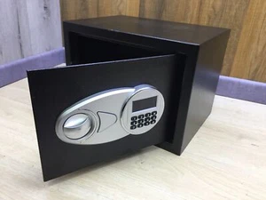 AmazonBasics Tresor 14 l, Schwarz, I25524 - Bild 1 von 10