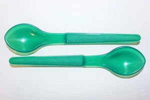 Juego de 2 cucharas colgantes Tupperware cubiertos 5,5" par verde reutilizable NUEVO - Imagen 1 de 1