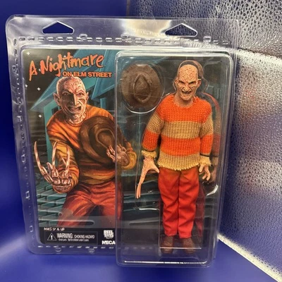 NECA Freddy Krueger Retro Pesadilla en Elm Street Juguetes NES Vestido Raro Nuevo  Foto 1 de 4